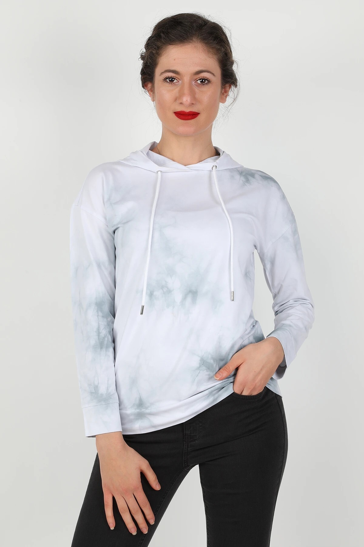 Kadın Kapüşonlu Batik Sweatshirt Beyaz Kadın Kapüşonlu Batik Sweatshirt Beyaz